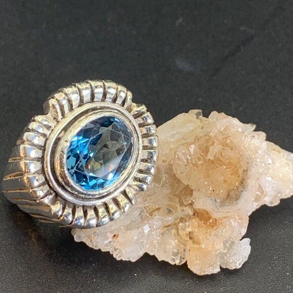VTG Sterling Silver 925 Blue Topaz Bezel Set Textured Ridged Border Size 8.25 - Picture 3 of 13